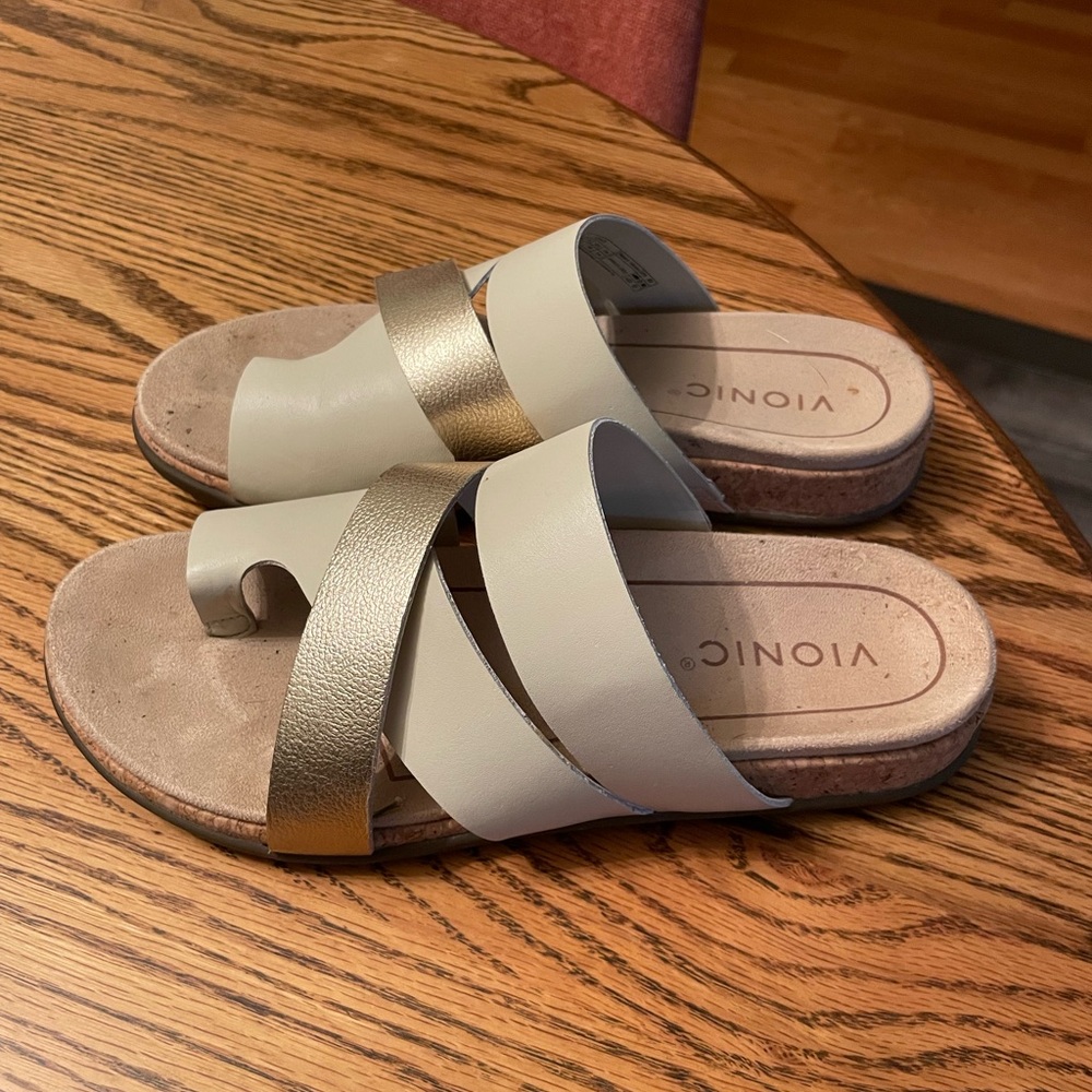 Vionic Women's Sandals in Cream and Gold